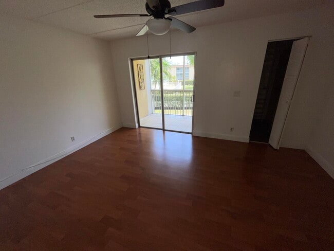 Photo - 400 Village Green 216 Cir Unit 216