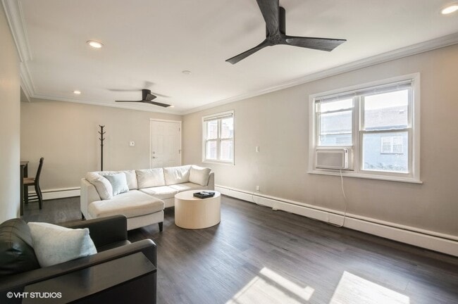 2621 W Gregory St