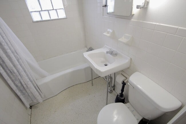 Photo - 413 Lamar Ave