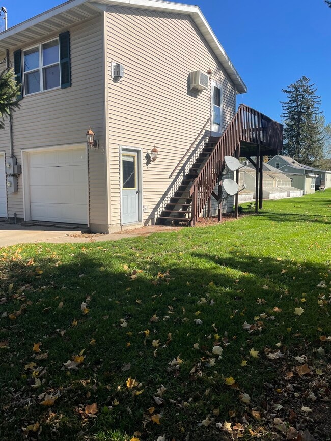 Building Photo - 16988 N 7th St Unit B Rental