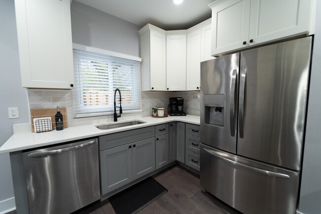 3226 Mary St