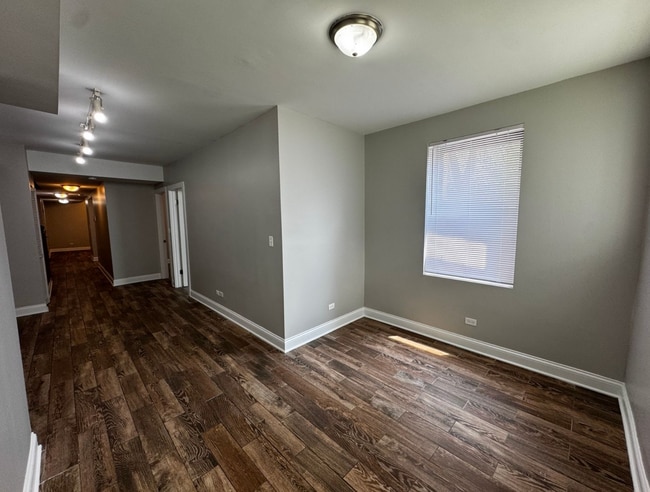 Terraza acristalada/sala de estar - 5003 N Sawyer Ave Unidad GDN