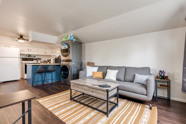 Photo - Pre-Leasing for the 26-27 School Year! - W... Unit 1015 1