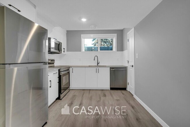 Photo - 9348-9154 154 St