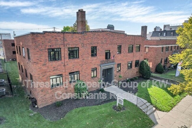 Building Photo - 441 E Town St Unit 109