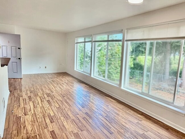 Building Photo - 5216 Rainier Ave S Unit #202