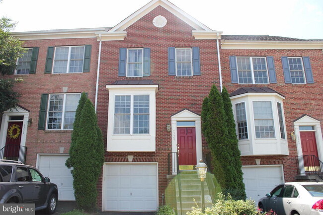 Building Photo - Charming Home in a Prime Haymarket Location
