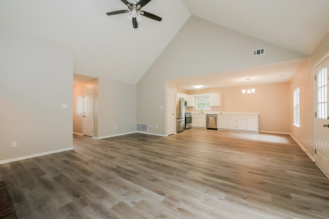 Photo - 4123 Chanticleer Dr NW