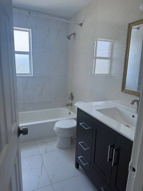 Building Photo - 722 NE 8th St Rental