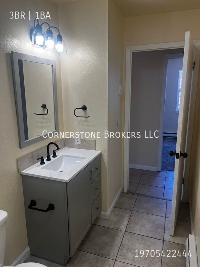 Photo - 1066 Williams St