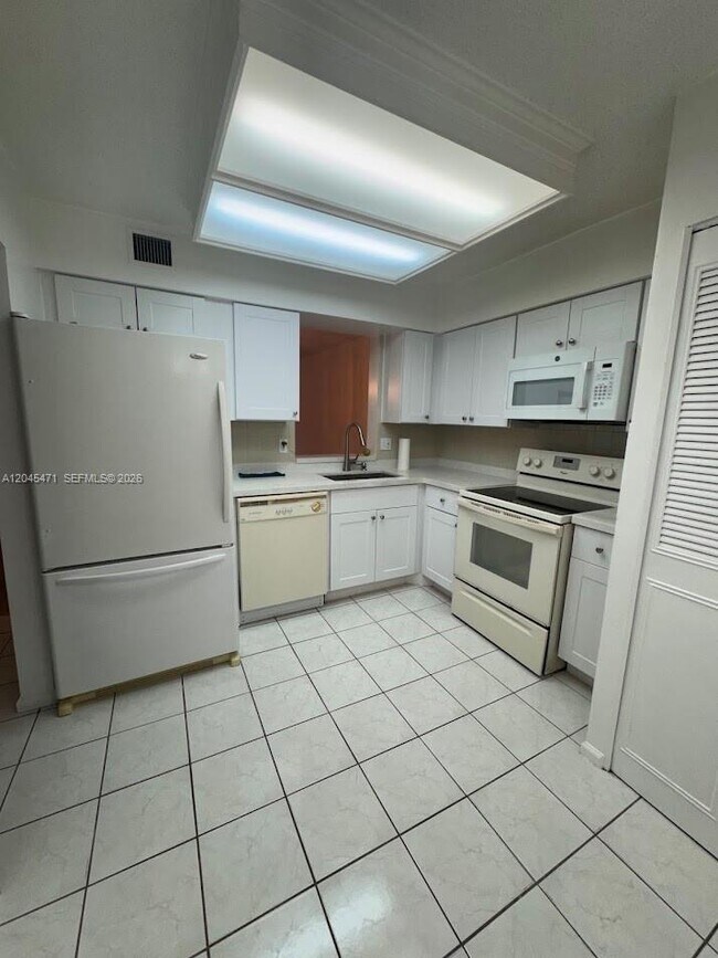 Photo - 7591 NW 1st St Unidad 403