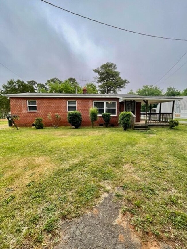 Adorable 2 bedroom 1 bath home . Located i... House Rental in