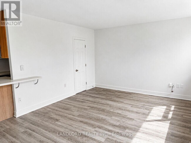 Photo - 140 Springhurst Ave Unit 31