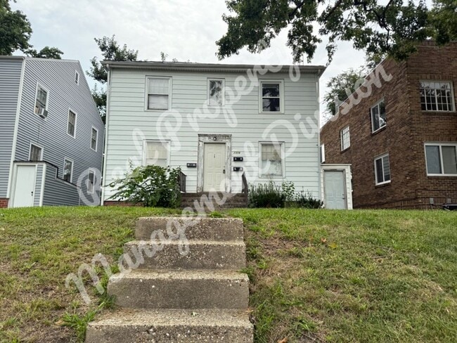 Building Photo - 2316 S 6th St Unit Apartment B