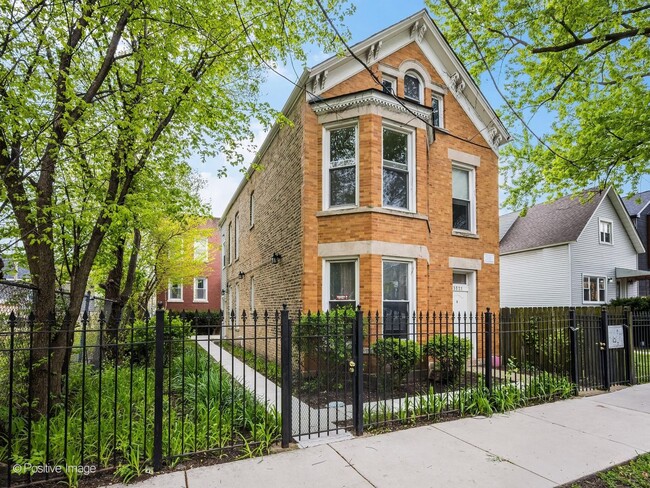 Building Photo - 3521 W Cortland St