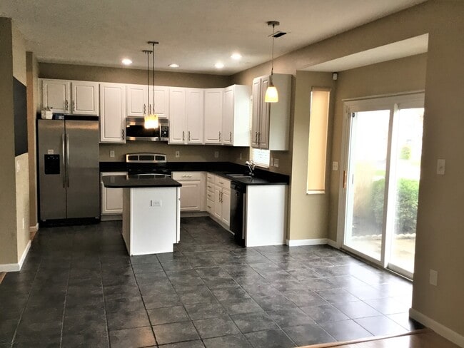 Photo - 447 Hartford Ct