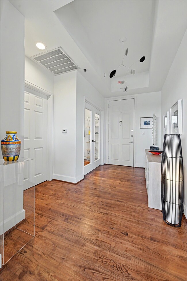 Photo - 2520 Robinhood St Unidad 402