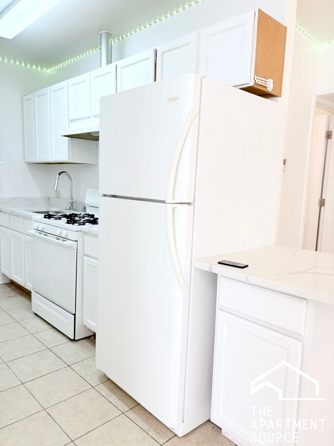 Photo - 1900 S Throop St