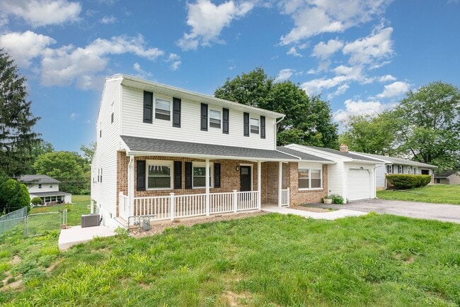 Building Photo - 5 Bedroom Home in Cumberland Valley School...