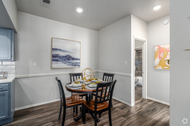 1BR, 1BA - 712SF - Dining Room