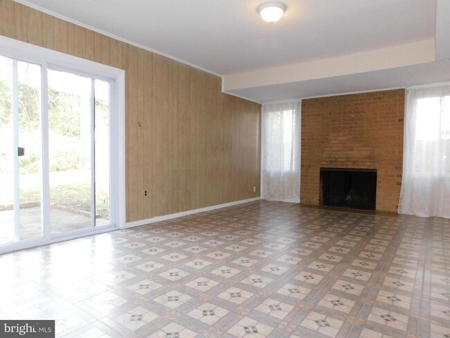 Photo - 6421 Earlham Dr