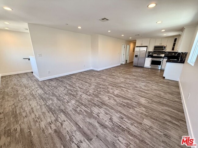 Building Photo - 3753 Woodlawn Ave Unit 1/2 Rental