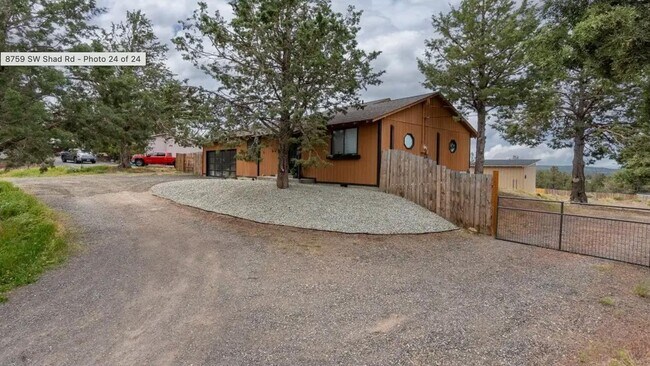 8759 SW Shad Rd