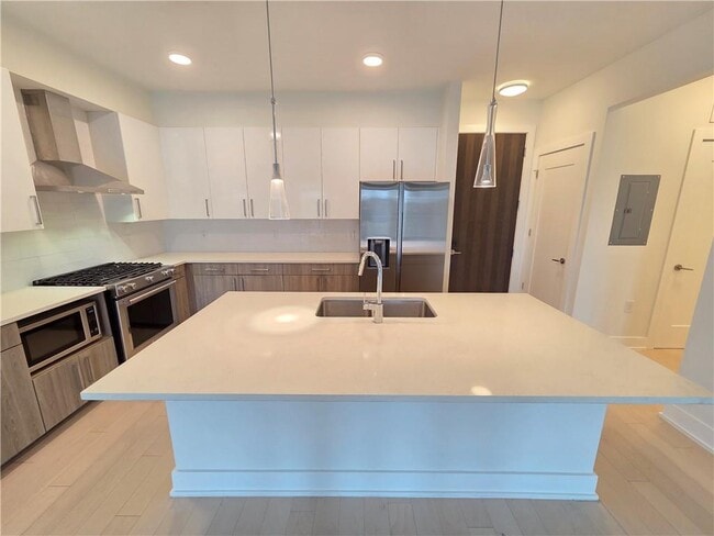 Building Photo - 775 Juniper St NE Unit 516