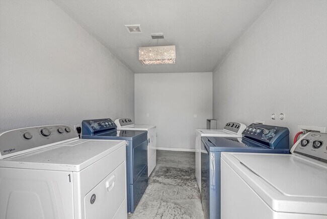 Building Photo - 1708 19th St Unit 2