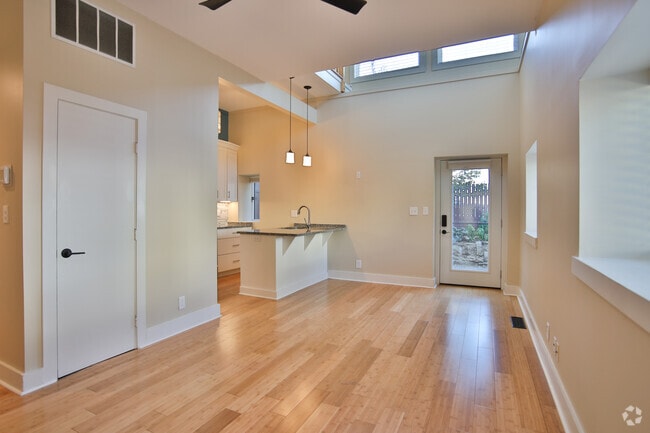 Building Photo - 2525 George Rogers Clark Pl Unit Crescent Hill Condo