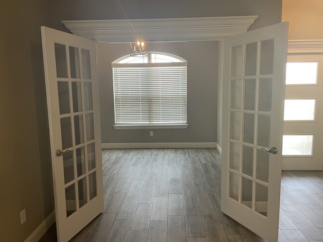 Photo - 1800 Sunrise Cir