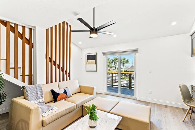 Building Photo - 8115 Thomas Dr Unit FL2-ID1354913P