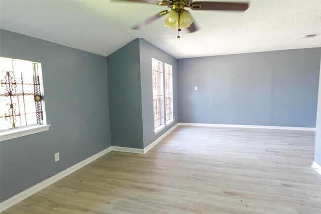 Photo - 10642 Wolbrook St