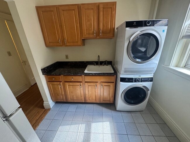 Building Photo - 106 Queensberry St Unit 2 Rental