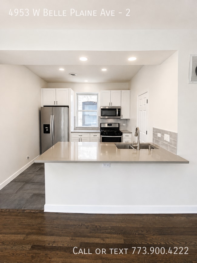 4953 W Belle Plaine Ave Unidad 2