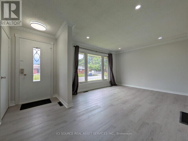 Photo - 21 Parkdale Dr Unit A - Upper