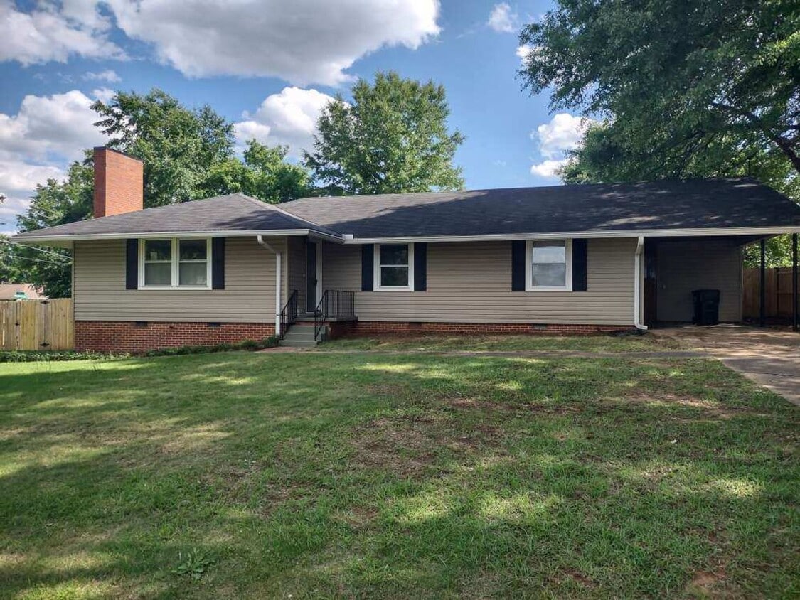 2 miles from the University of Alabama (4 ... - 2 miles from the University of Alabama (4 ...