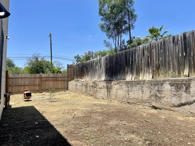 Photo - 2302 E Elm St