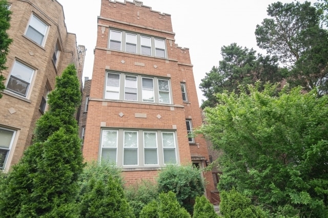 Building Photo - 6327 N Oakley Ave Unit 1