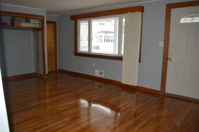 Living Room - 127 Sheldon Ave Unit 127