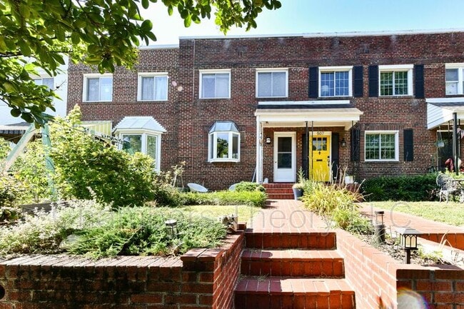 Photo - 509 E Luray Ave