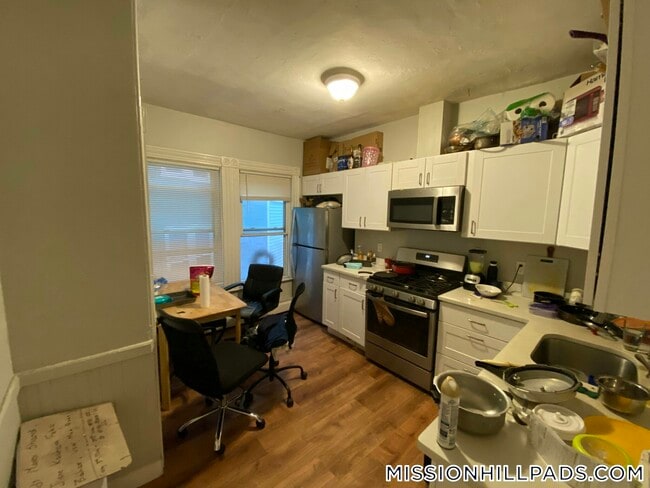 80 Hillside St Unit 3