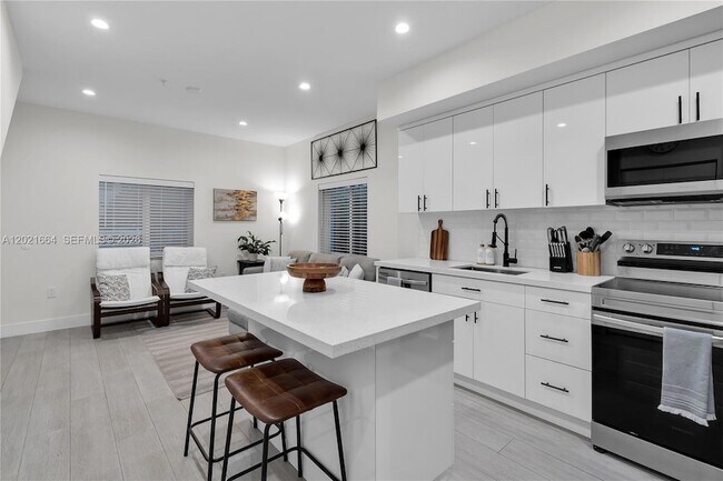 Photo - 1786 SW 9th St Unit 1
