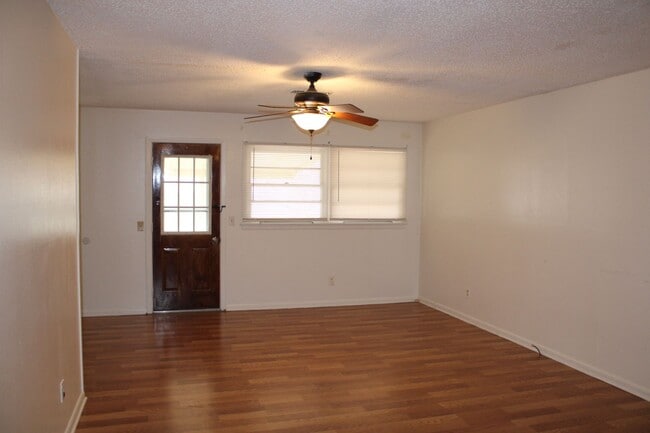 Photo - Located in Avondale 3bedrooms 2bathrooms 1 car garage
