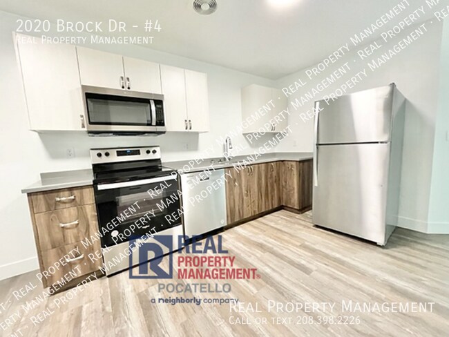 Photo - HOLIDAY MOVE IN SPECIAL - 3 Bedroom 1 Bath... Unit #4