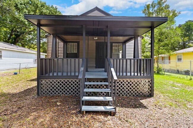 Photo - REDUCED RENT! 3 bedroom HOUSE with large y...