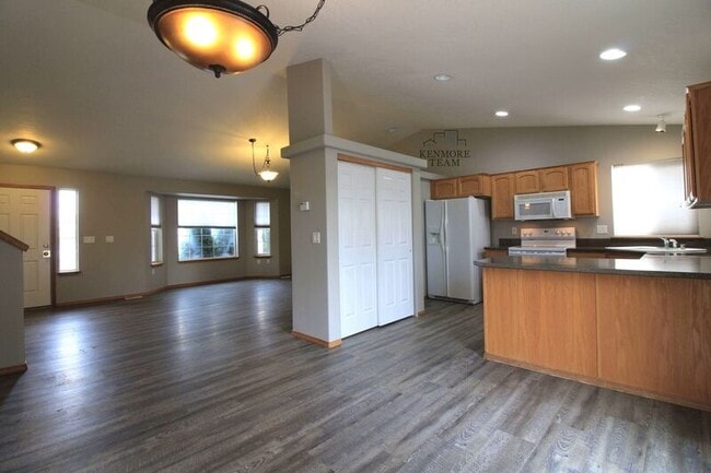 Photo - 5508 Bakerloo Ln