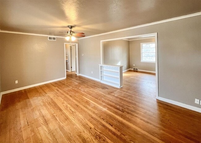 Photo - 208 E 14th St