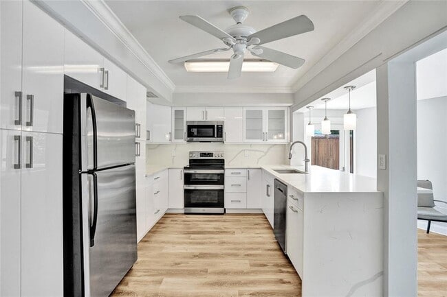 Photo - 2031 NE 62nd St