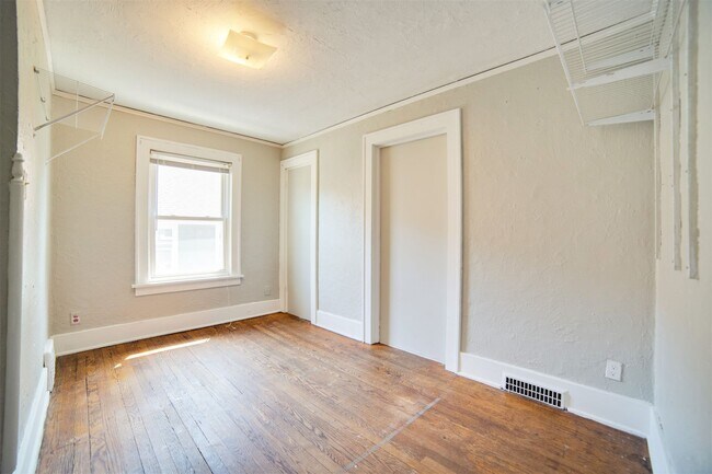 Photo - Knapp Duplex (2408/2410) Unit 2408